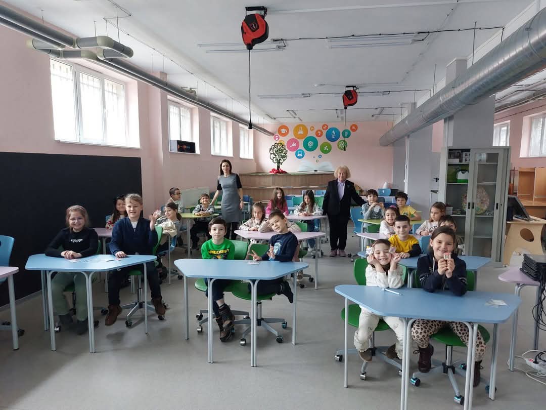 Подгатавка за посрещане на Баба Марта в 1.б клас