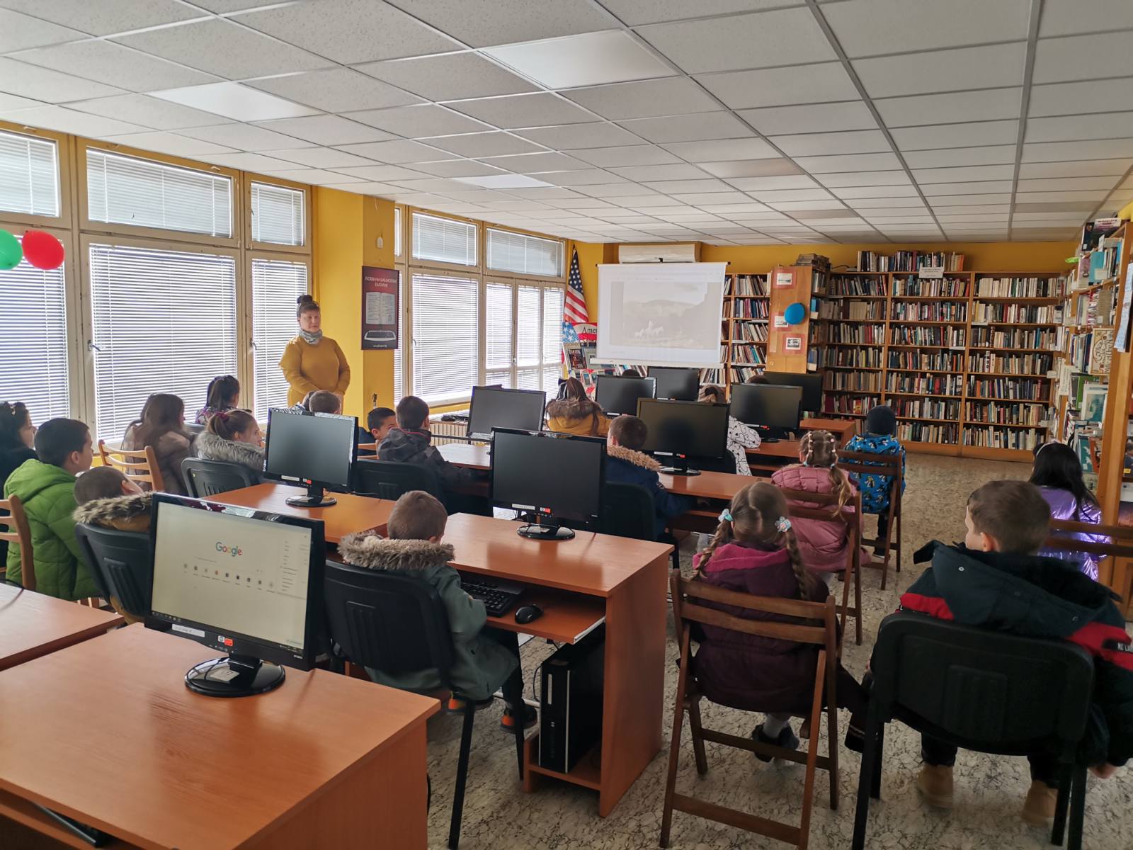 Празник на буквите тържествено отбелязаха първокласниците ни