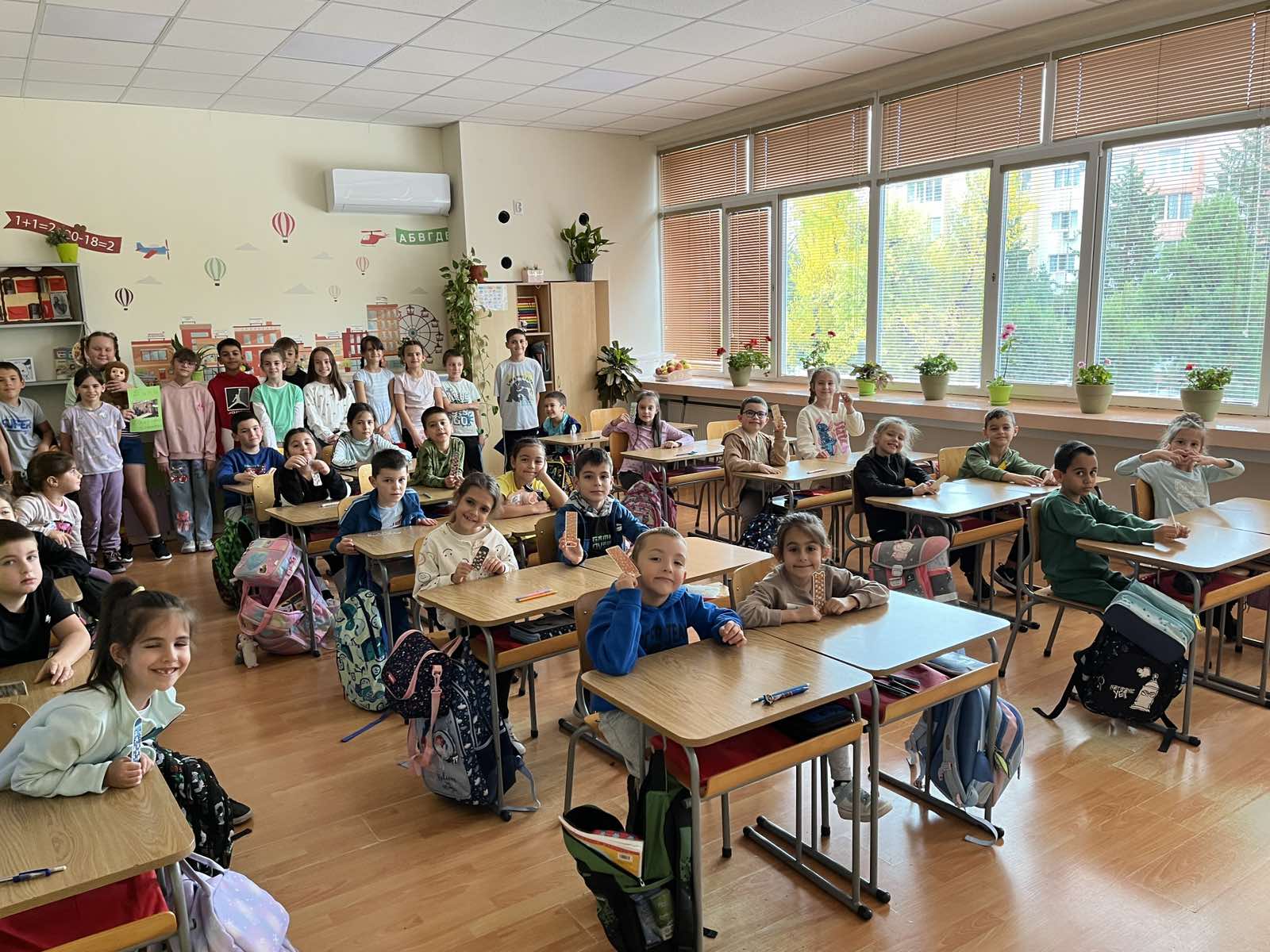 Във вълшебния свят на приказките: Ученици от 3. Б клас станаха ментори по четене на първокласници