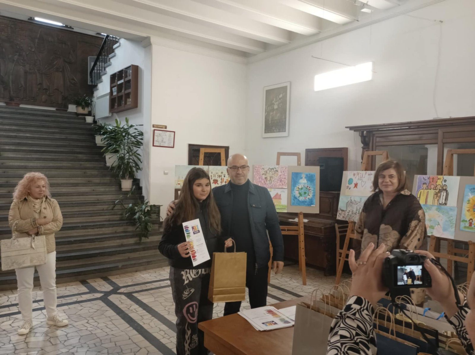 Отличени участници в конкурса „Плакат на мира”