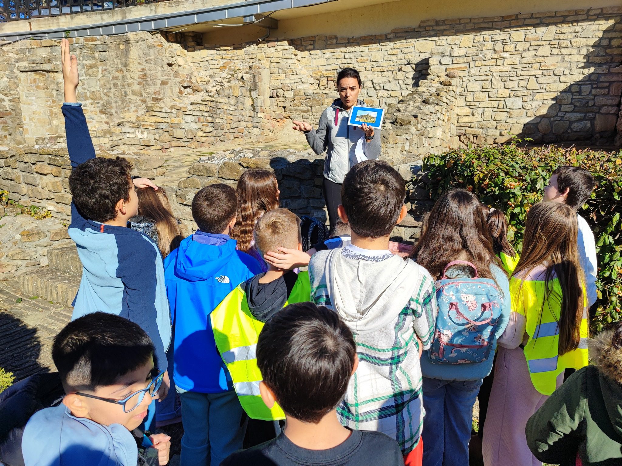 STREAM подход и Service learning: 4. а клас - посланици на Търновград в празничния ден