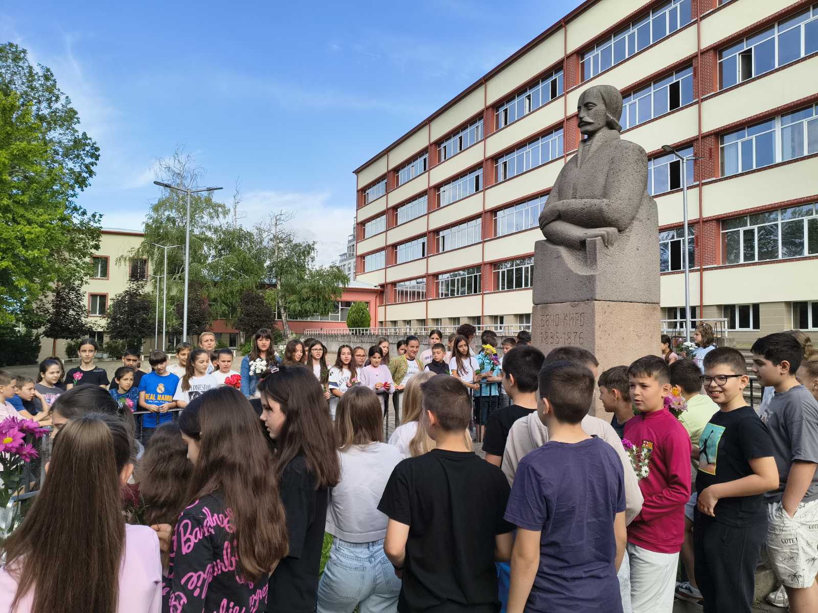 Признателност към героите на България
